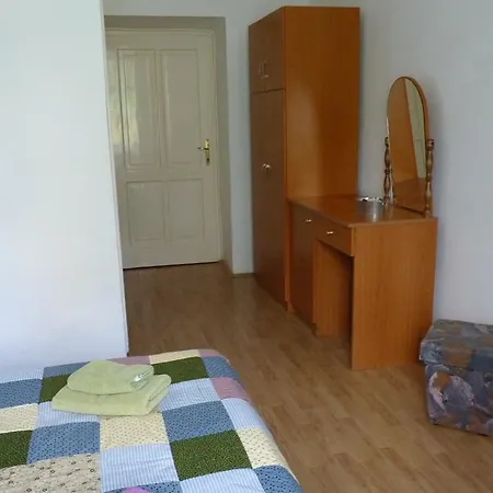 מלון Kastelyszallo Szarkavar 3*